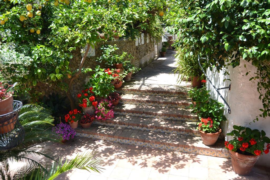 Piccolo Tirreno Hotel Residence Procida Exterior foto