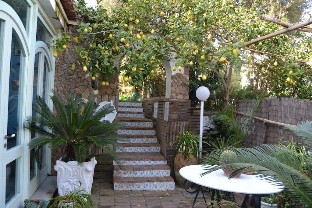 Piccolo Tirreno Hotel Residence Procida Exterior foto