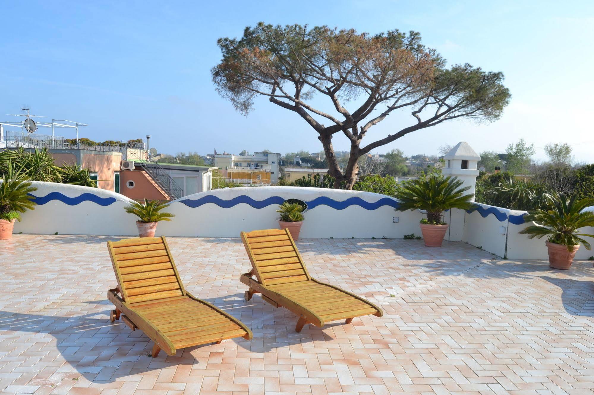 Piccolo Tirreno Hotel Residence Procida Exterior foto